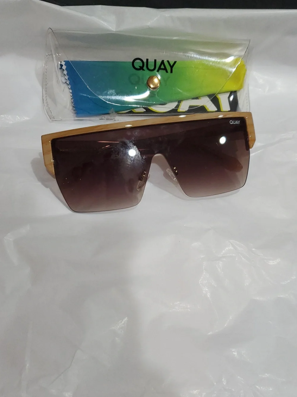Quay Australia Echo Chamber Ivory frame‎ Brown lens shield flat brow sunglasses